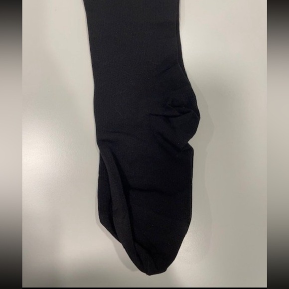 Sigvaris Women's Knee High Black 20-30mmHg Compression Socks. Two pairs.Size LS - Picture 7 of 9